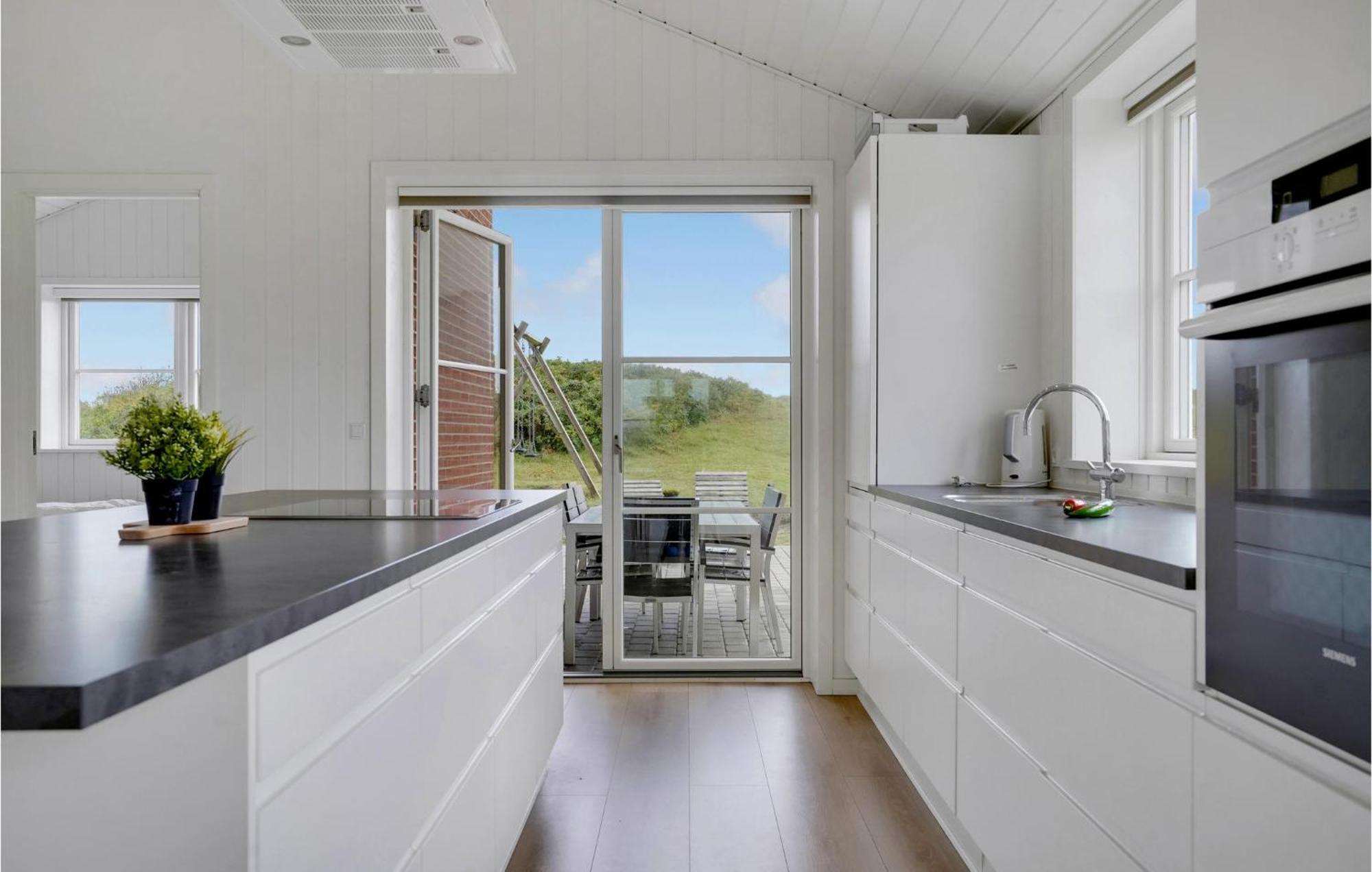 Amazing Home In Blavand With Wifi Luaran gambar